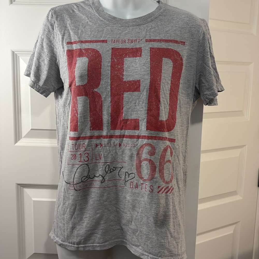 Taylor Swift RED tour tshirt